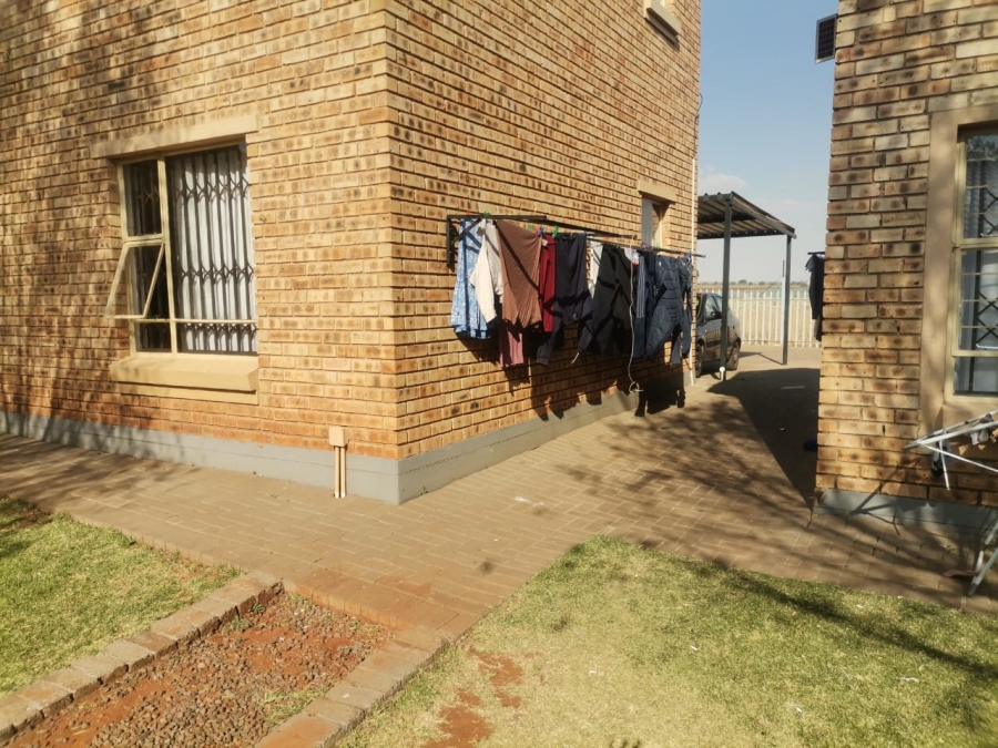 2 Bedroom Property for Sale in Dawn Park Gauteng