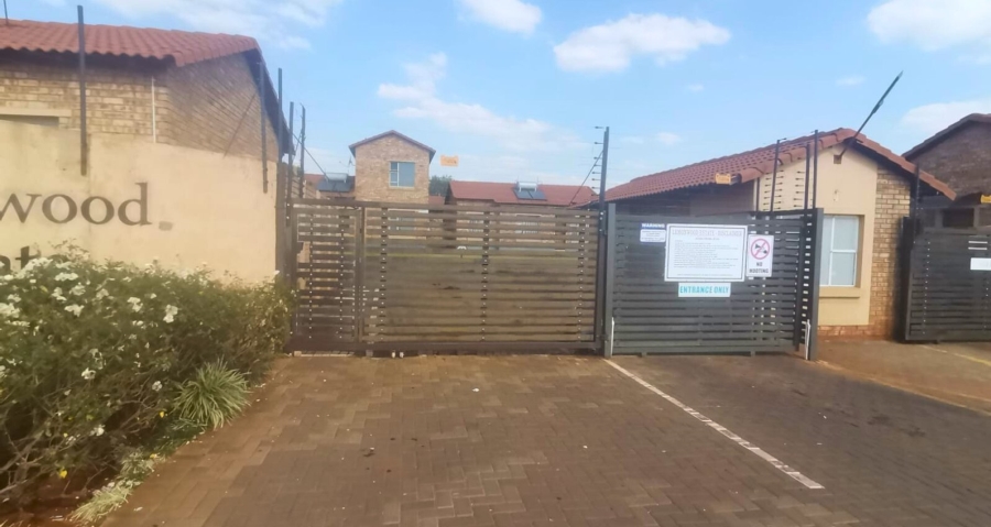 2 Bedroom Property for Sale in Dawn Park Gauteng