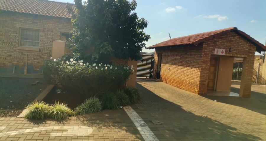 2 Bedroom Property for Sale in Dawn Park Gauteng
