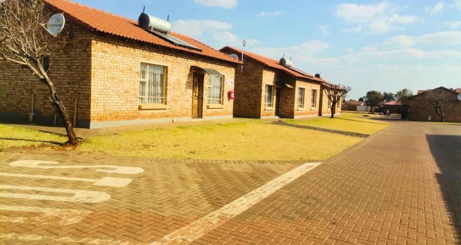 2 Bedroom Property for Sale in Dawn Park Gauteng