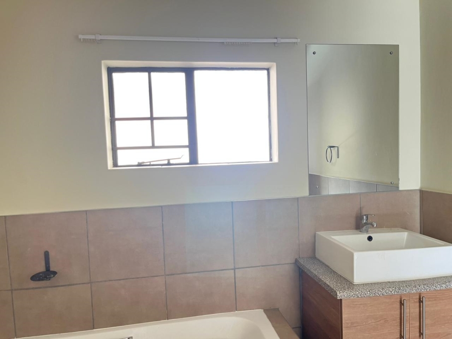 To Let 3 Bedroom Property for Rent in Noordwyk Gauteng