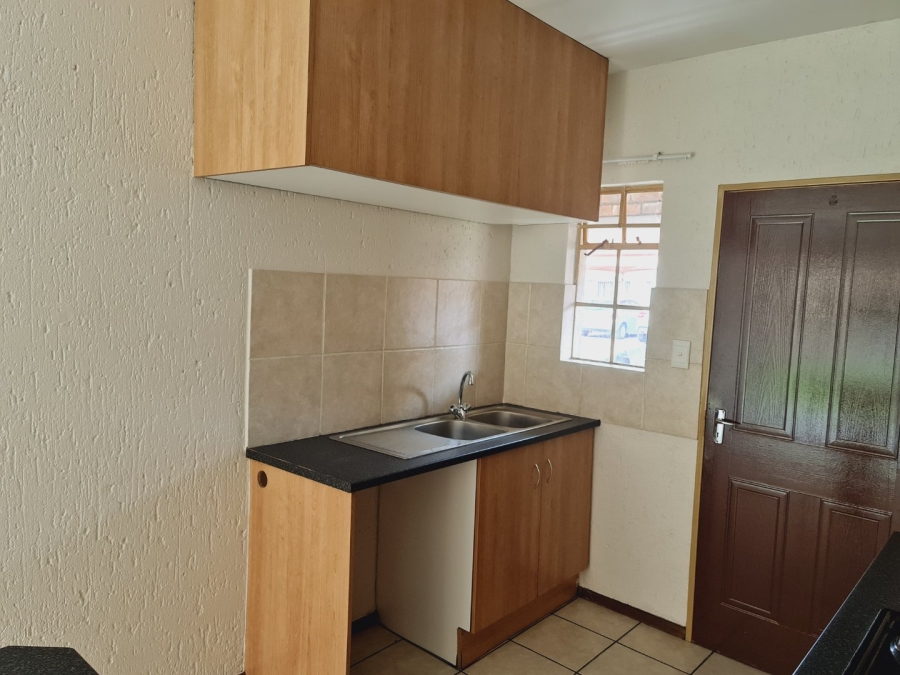 2 Bedroom Property for Sale in Hughes Gauteng