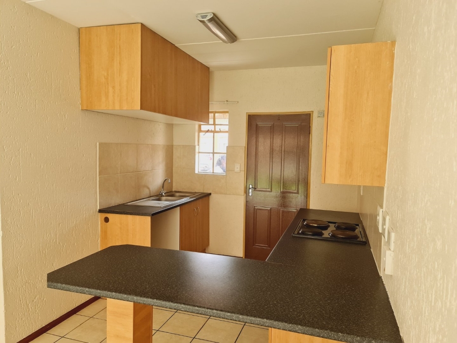2 Bedroom Property for Sale in Hughes Gauteng