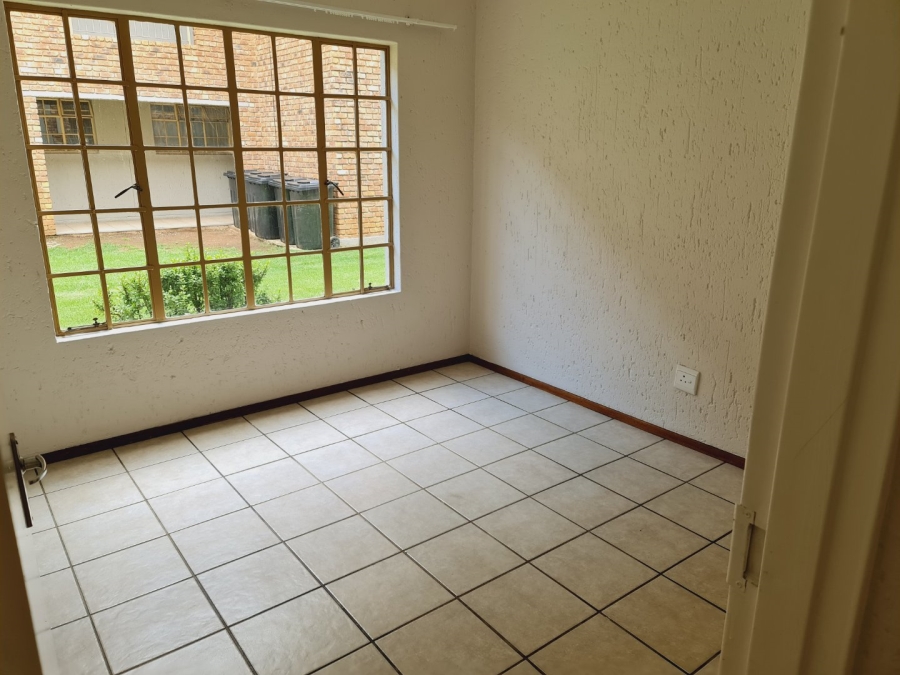 2 Bedroom Property for Sale in Hughes Gauteng
