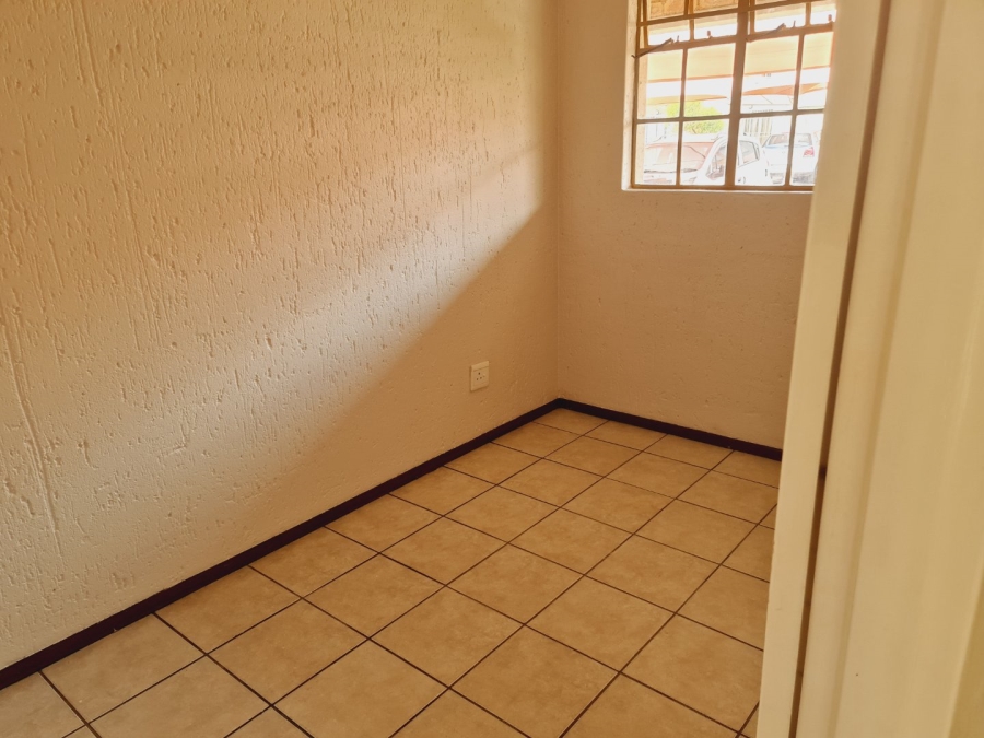 2 Bedroom Property for Sale in Hughes Gauteng