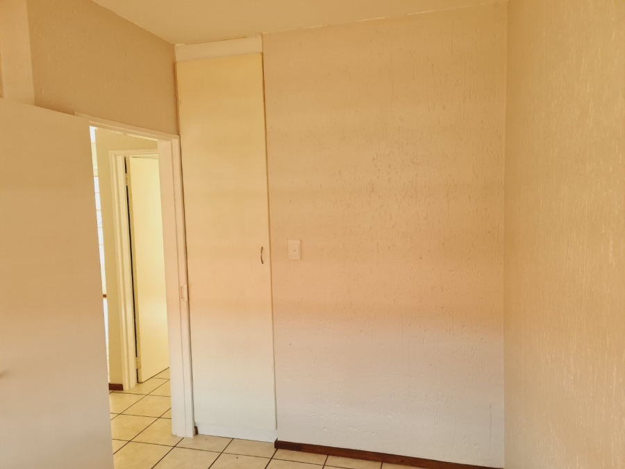 2 Bedroom Property for Sale in Hughes Gauteng