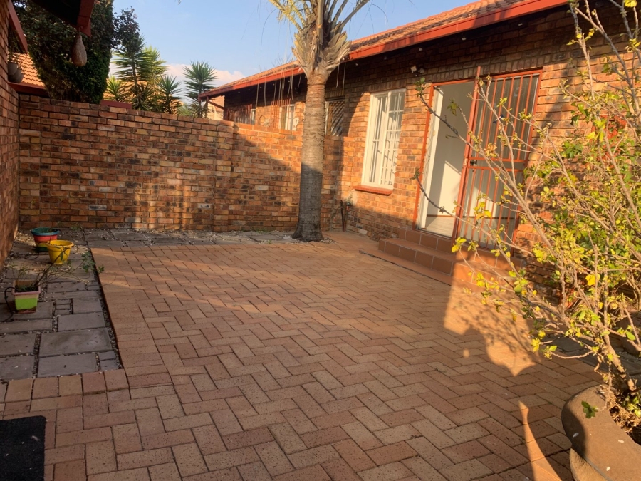 To Let 2 Bedroom Property for Rent in Highveld Gauteng