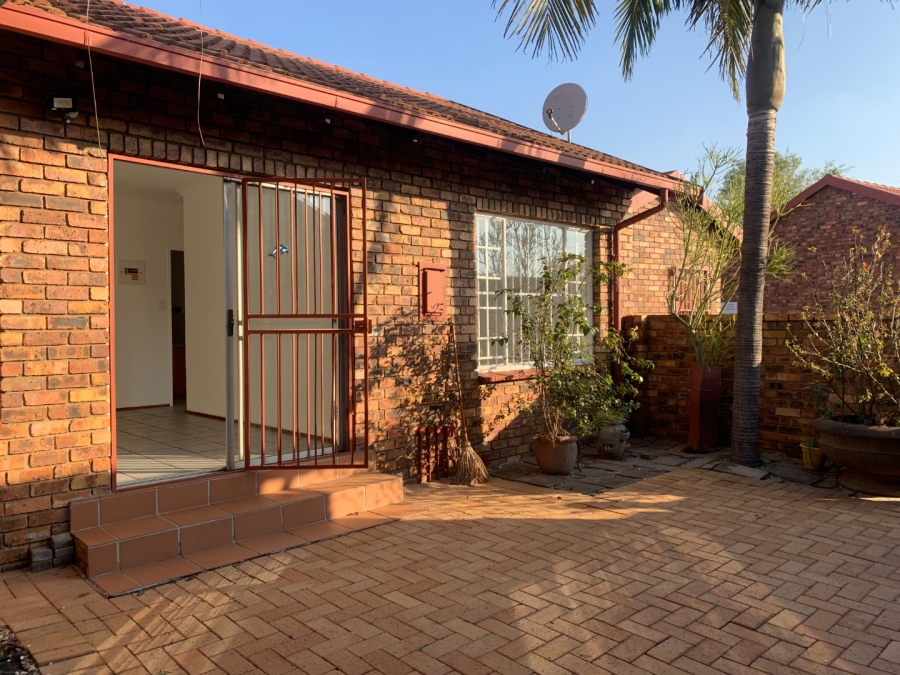 To Let 2 Bedroom Property for Rent in Highveld Gauteng