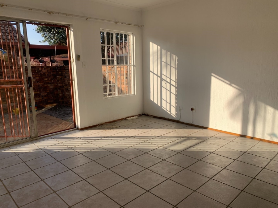 To Let 2 Bedroom Property for Rent in Highveld Gauteng
