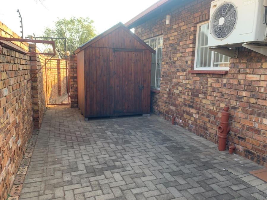 To Let 2 Bedroom Property for Rent in Highveld Gauteng