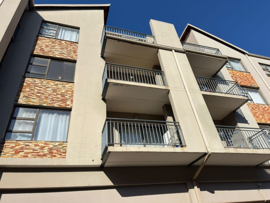 To Let 2 Bedroom Property for Rent in Florida Lake Gauteng