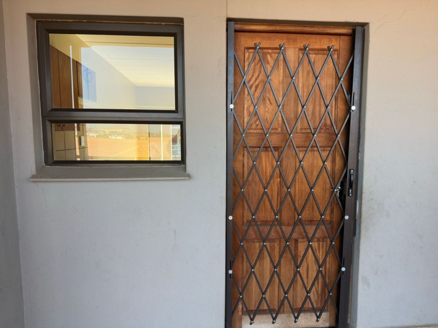 To Let 2 Bedroom Property for Rent in Florida Lake Gauteng