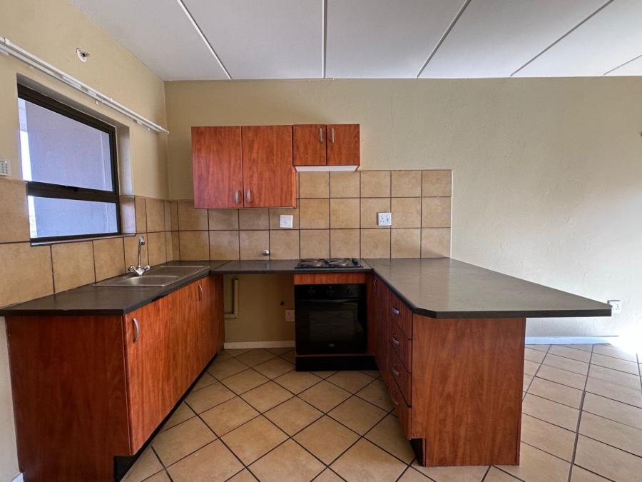 To Let 2 Bedroom Property for Rent in Florida Lake Gauteng