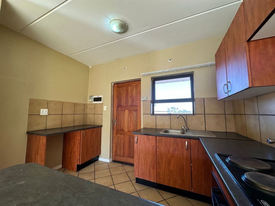 To Let 2 Bedroom Property for Rent in Florida Lake Gauteng