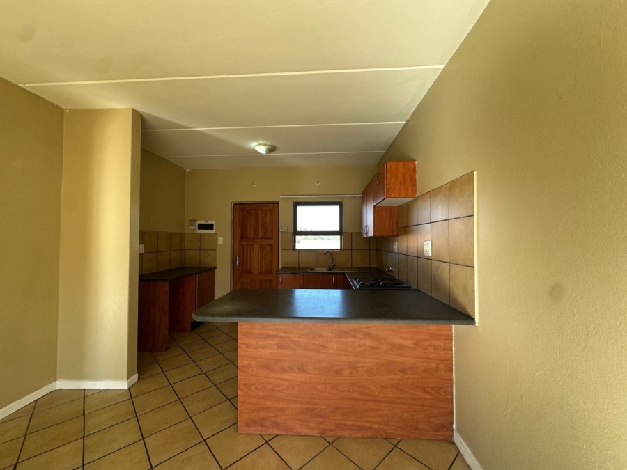To Let 2 Bedroom Property for Rent in Florida Lake Gauteng