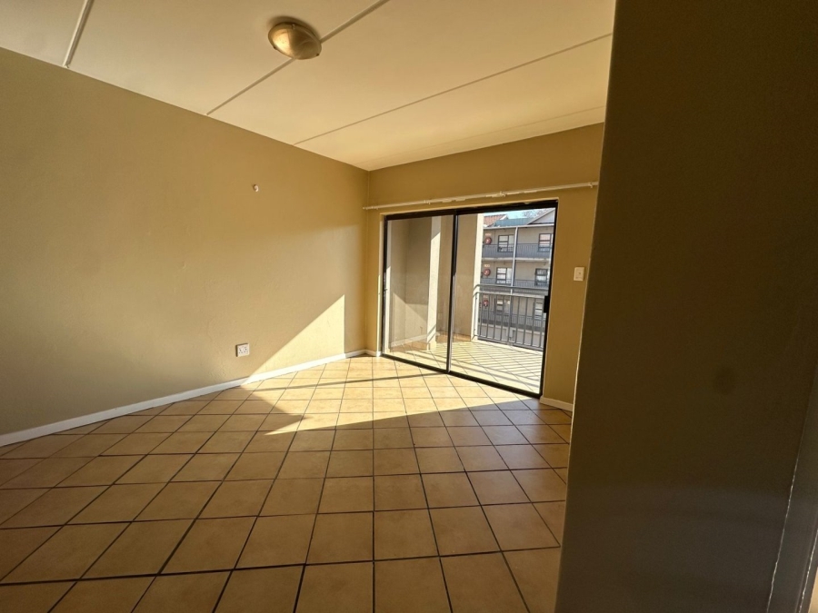 To Let 2 Bedroom Property for Rent in Florida Lake Gauteng