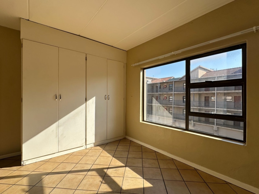 To Let 2 Bedroom Property for Rent in Florida Lake Gauteng