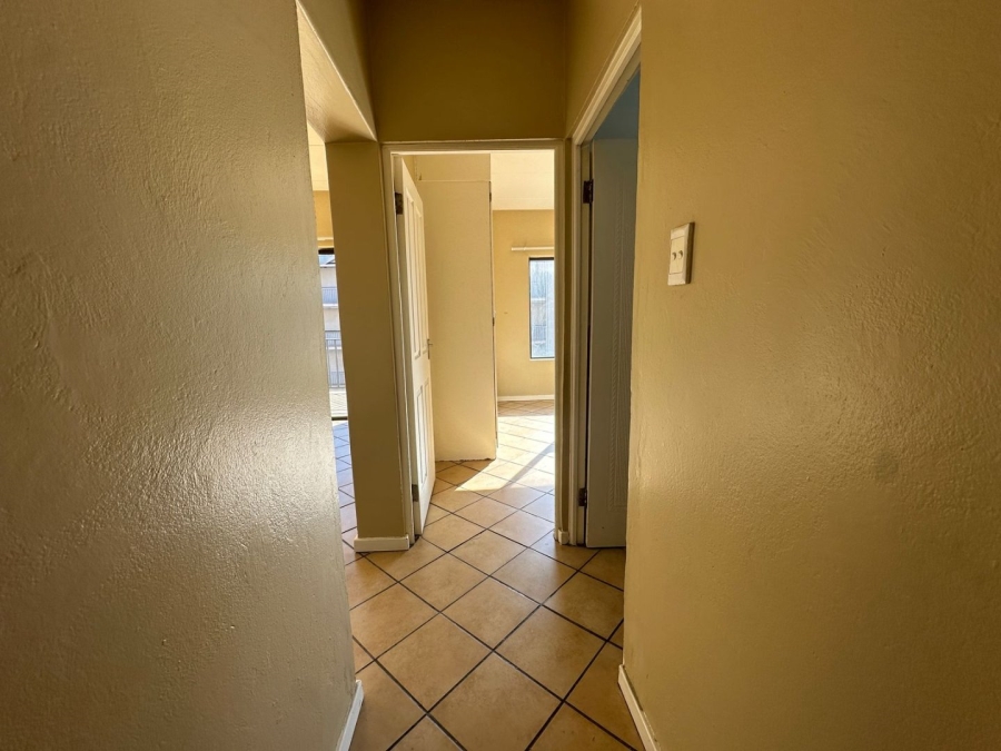 To Let 2 Bedroom Property for Rent in Florida Lake Gauteng