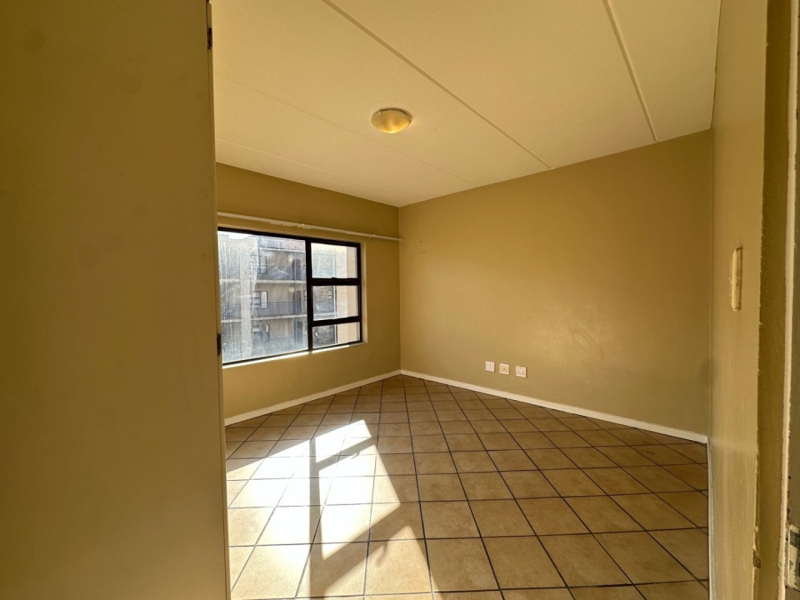 To Let 2 Bedroom Property for Rent in Florida Lake Gauteng