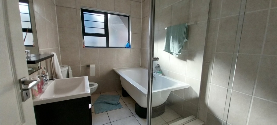 To Let 3 Bedroom Property for Rent in Greenstone Hill Gauteng