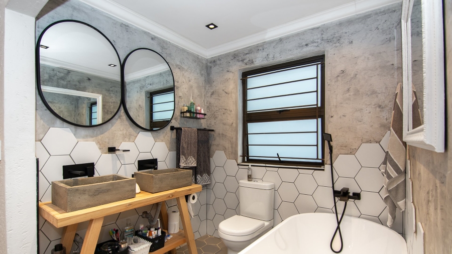 3 Bedroom Property for Sale in Magaliessig Gauteng