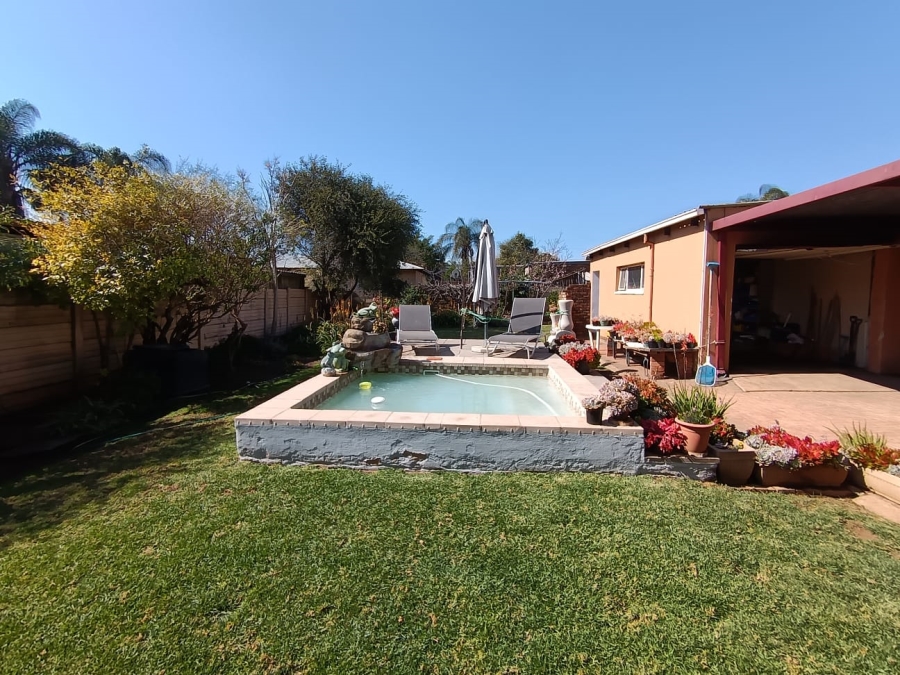 3 Bedroom Property for Sale in Mountain View Gauteng