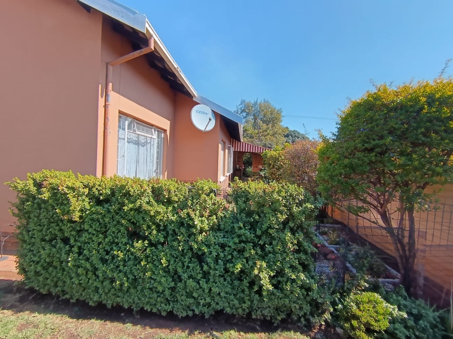 3 Bedroom Property for Sale in Mountain View Gauteng