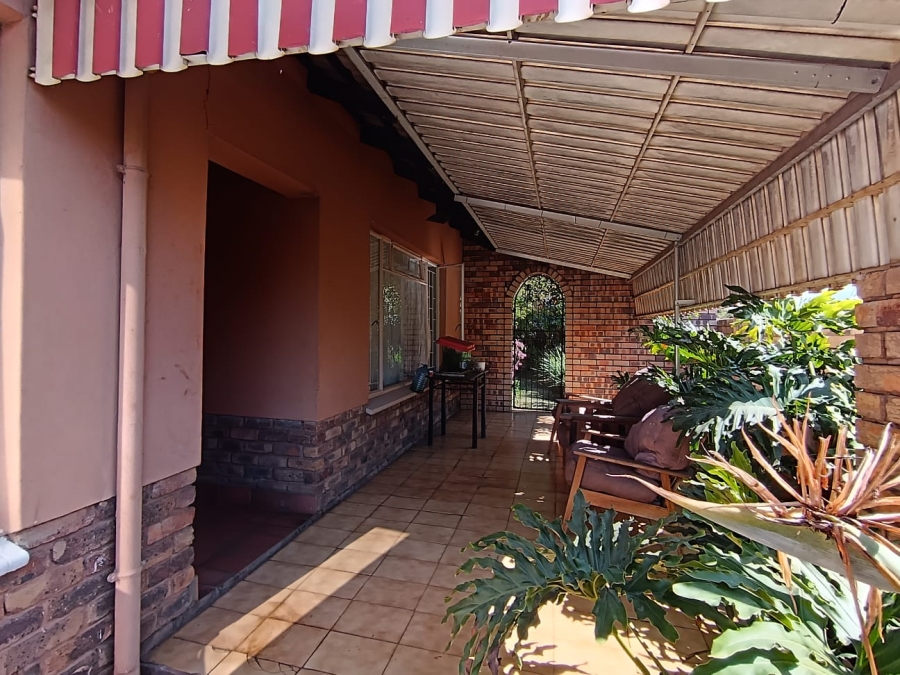 3 Bedroom Property for Sale in Mountain View Gauteng