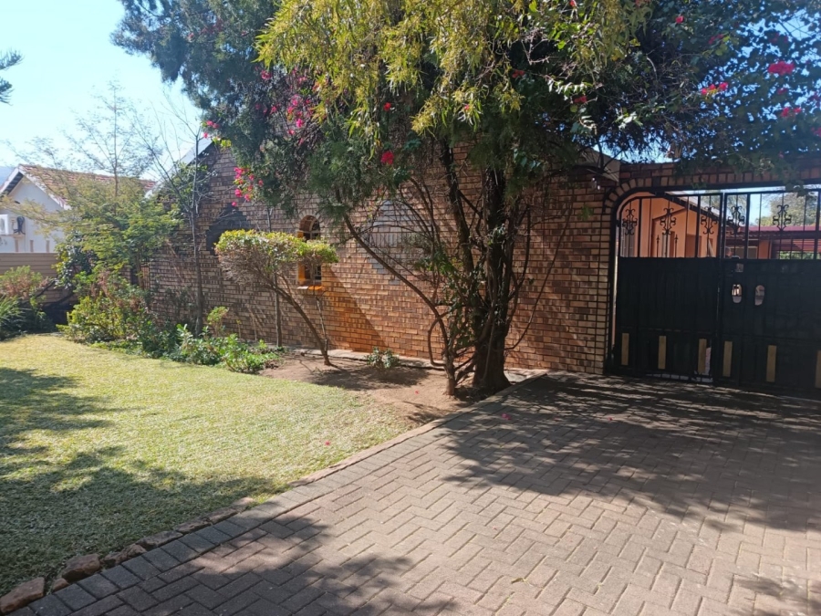3 Bedroom Property for Sale in Mountain View Gauteng