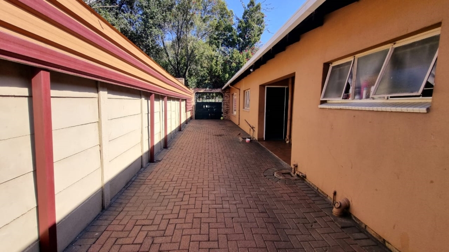 3 Bedroom Property for Sale in Mountain View Gauteng