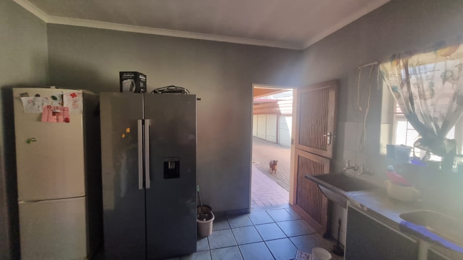 3 Bedroom Property for Sale in Mountain View Gauteng