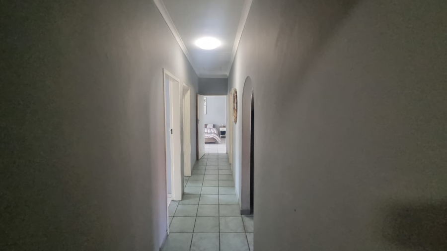 3 Bedroom Property for Sale in Mountain View Gauteng