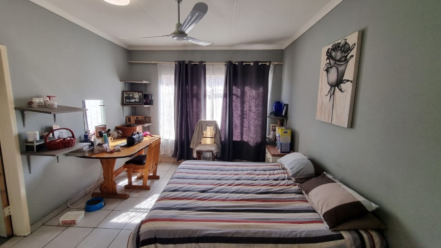 3 Bedroom Property for Sale in Mountain View Gauteng
