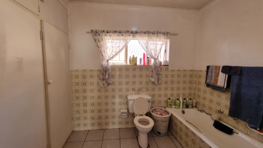 3 Bedroom Property for Sale in Mountain View Gauteng