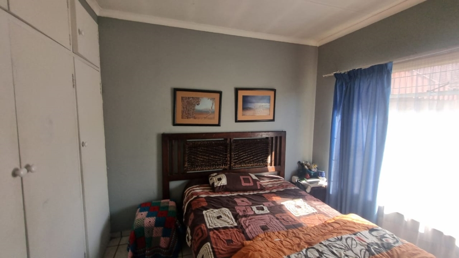 3 Bedroom Property for Sale in Mountain View Gauteng