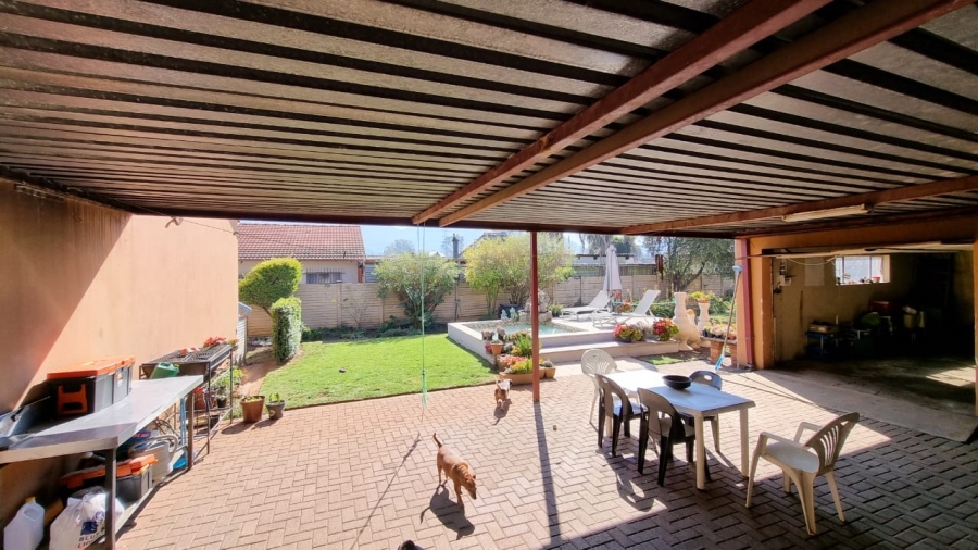 3 Bedroom Property for Sale in Mountain View Gauteng