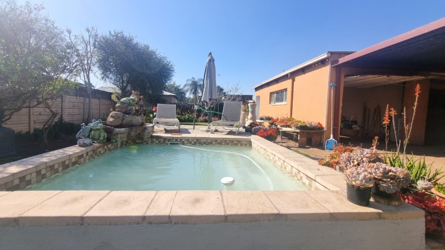 3 Bedroom Property for Sale in Mountain View Gauteng