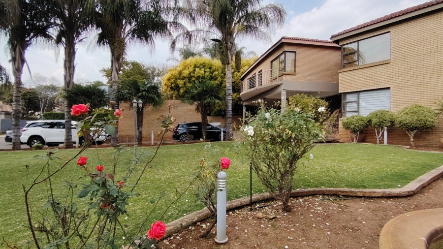 8 Bedroom Property for Sale in Eldoglen Gauteng