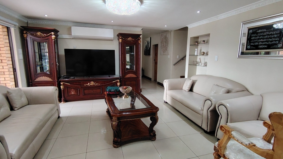 8 Bedroom Property for Sale in Eldoglen Gauteng