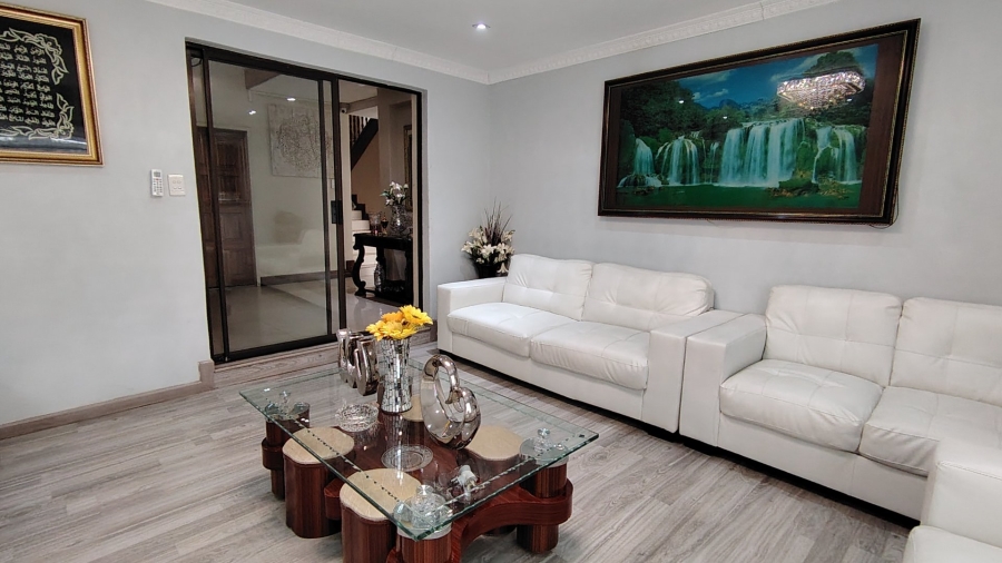 8 Bedroom Property for Sale in Eldoglen Gauteng