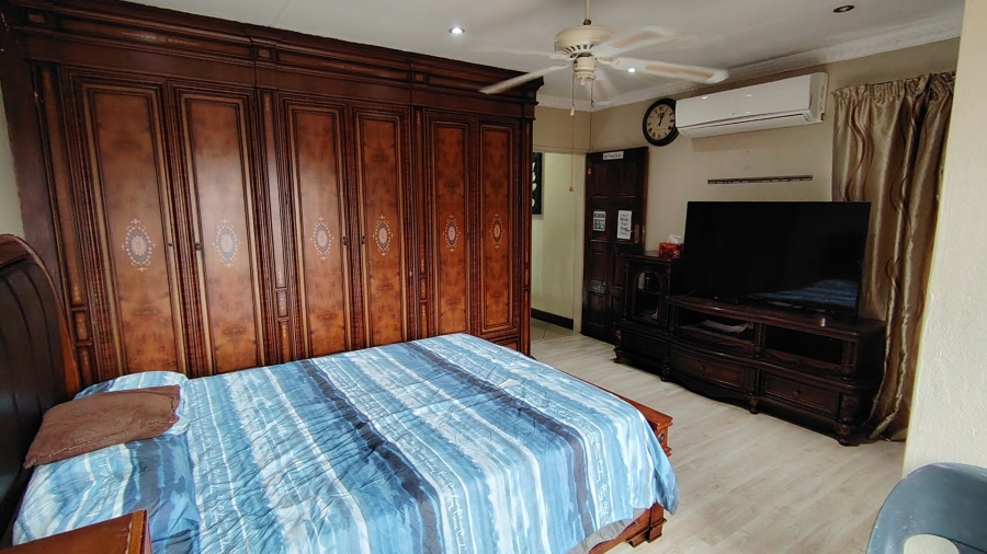 8 Bedroom Property for Sale in Eldoglen Gauteng