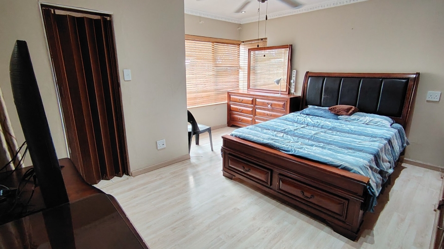 8 Bedroom Property for Sale in Eldoglen Gauteng