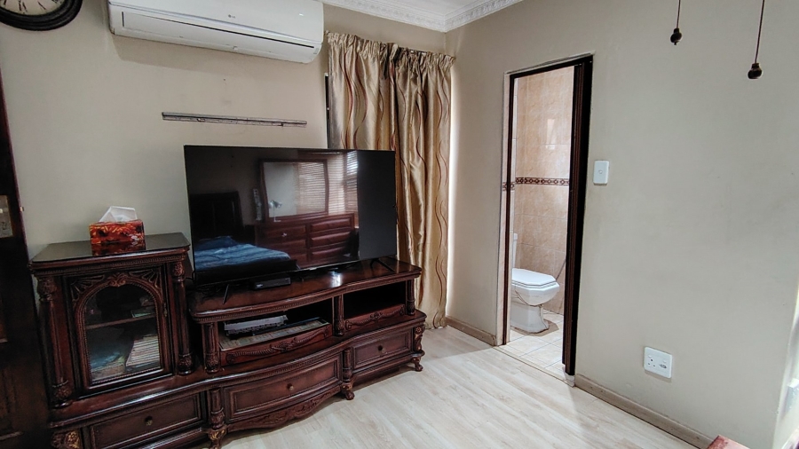8 Bedroom Property for Sale in Eldoglen Gauteng