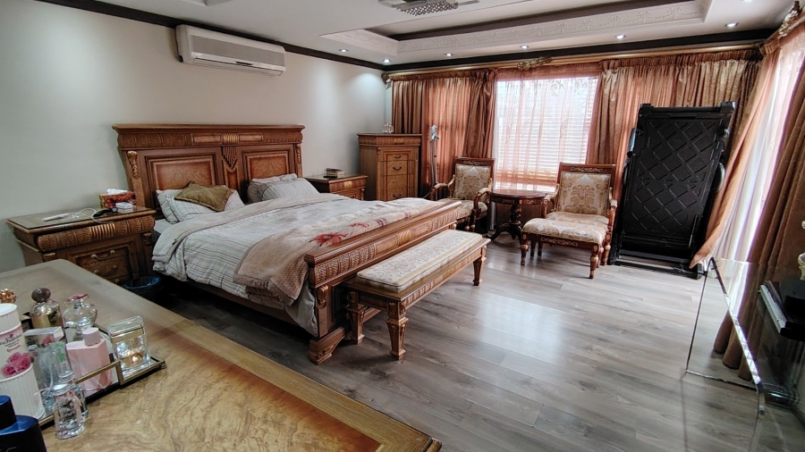 8 Bedroom Property for Sale in Eldoglen Gauteng
