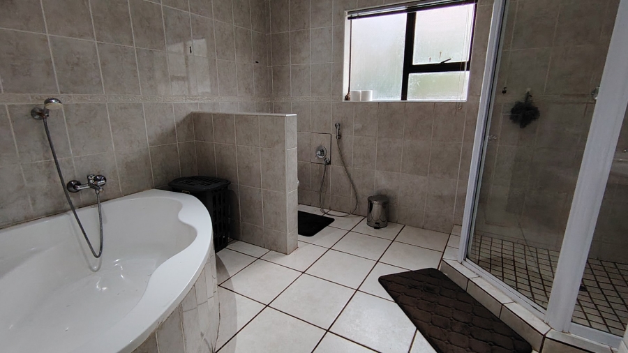 8 Bedroom Property for Sale in Eldoglen Gauteng