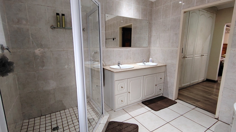 8 Bedroom Property for Sale in Eldoglen Gauteng