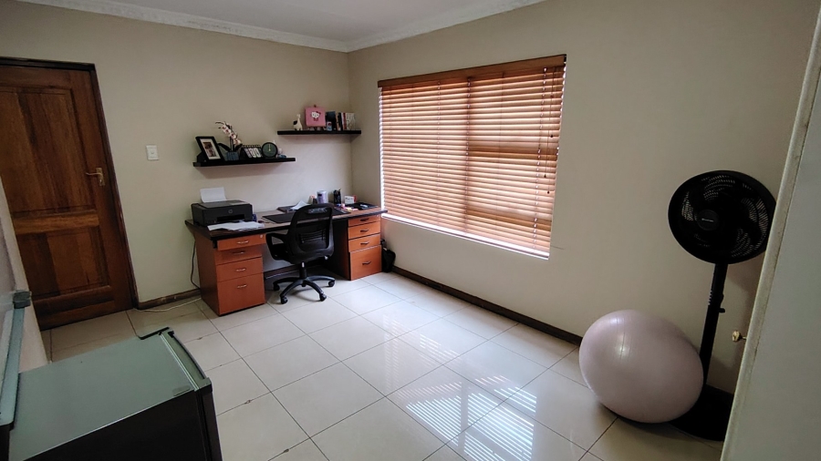 8 Bedroom Property for Sale in Eldoglen Gauteng