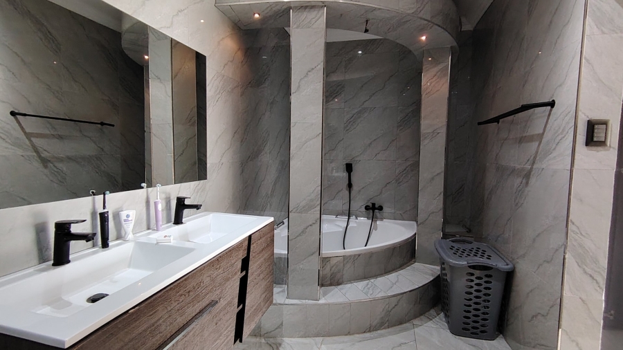 8 Bedroom Property for Sale in Eldoglen Gauteng