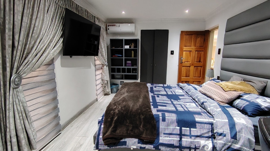 8 Bedroom Property for Sale in Eldoglen Gauteng