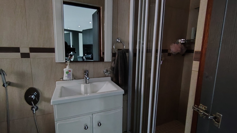 8 Bedroom Property for Sale in Eldoglen Gauteng